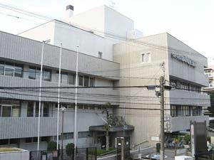 豊中市立岡町図書館の外観