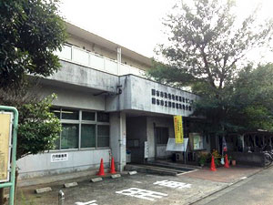 調布市立図書館 染地分館の外観