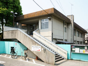 調布市立図書館 神代分館の外観