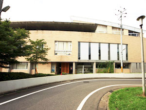 調布市立図書館 調和分館の外観