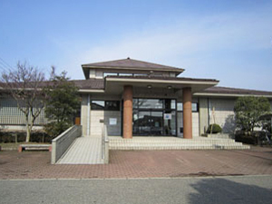 新潟市立月潟図書館の外観