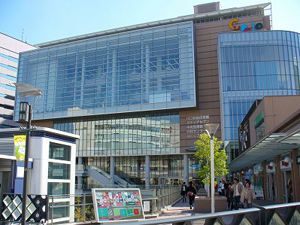 川口市立中央図書館の外観