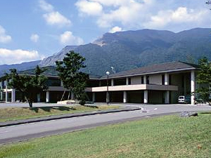 いなべ市藤原図書館の外観