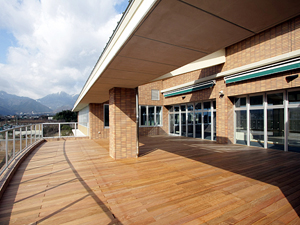 菰野町図書館の外観