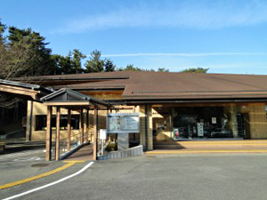 津市河芸図書館の外観