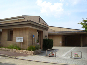 京田辺市立中央図書館の外観