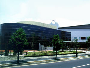 久御山町立図書館の外観