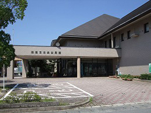 神埼市立図書館の外観