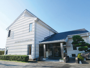 基山町立図書館の外観