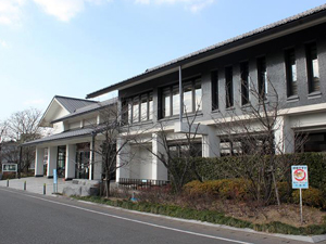 小城市民図書館小城館の外観