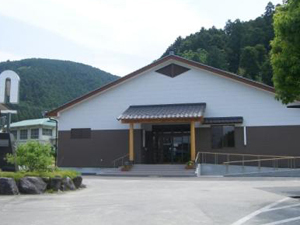 佐賀市立図書館三瀬館の外観