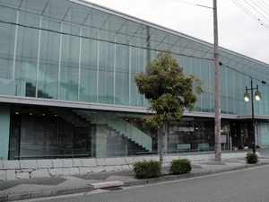 赤穂市立図書館の外観