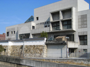 尼崎市立中央図書館の外観