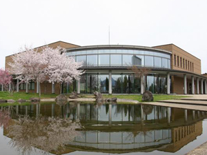 猪名川町立猪名川中央図書館の外観