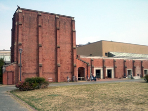 洲本市立洲本図書館の外観