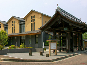 豊岡市立図書館の外観