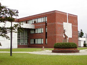 市立富良野図書館の外観