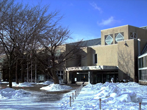 苫小牧市立中央図書館の外観