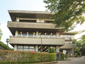 流山市立中央図書館の外観