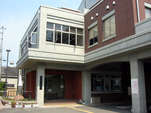 紀の川市立桃山図書館の外観