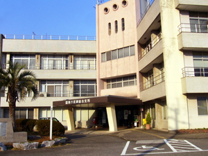 国東市武蔵図書館の外観