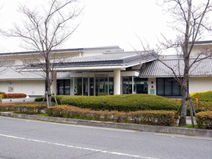 大和郡山市立図書館の外観