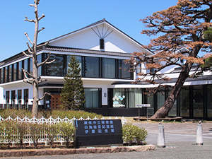 栗原市立図書館の外観