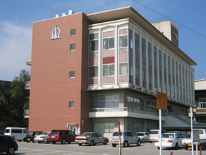 小矢部市民図書館の外観