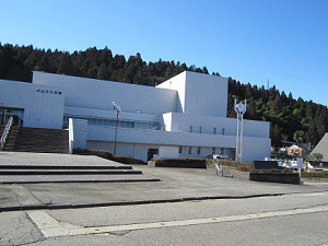 富山市立大山図書館の外観