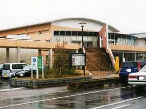 富山市立婦中図書館の外観