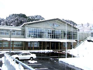 富山市立山田図書館の外観
