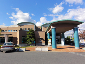 岩国市中央図書館の外観