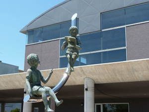 山陽小野田市立中央図書館の外観