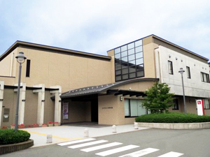 山口市立小郡図書館の外観