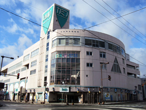 上山市立図書館の外観