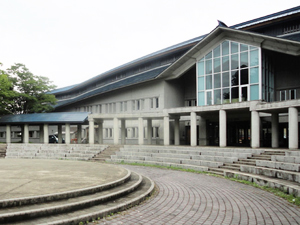 川西町立図書館遅筆堂文庫の外観