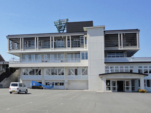 西川小学校図書館の外観