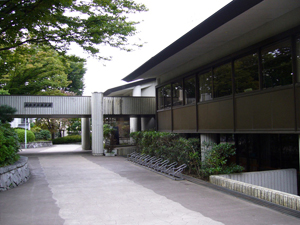 山形市立図書館の外観