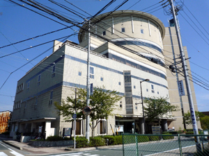 多治見市図書館の外観