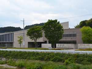 鏡野町立図書館の外観