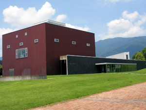 奈義町立図書館の外観