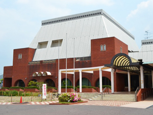 瀬戸内市立図書館の外観