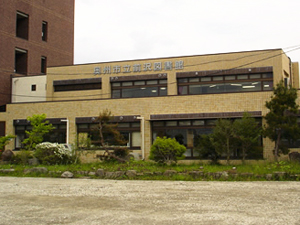 奥州市立前沢図書館の外観