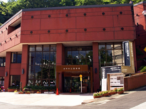 遠野市立図書館の外観