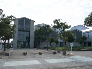 出雲市立平田図書館の外観