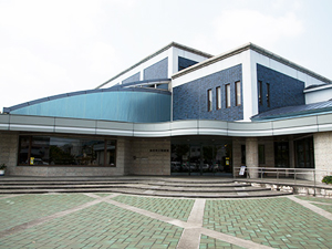 益田市立図書館の外観