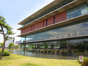 福山市中央図書館の外観