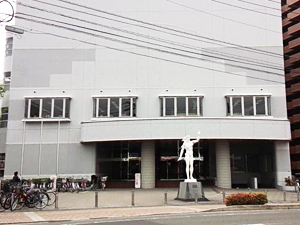 東広島市立サンスクエア児童青少年図書館の外観