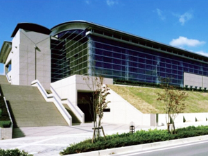 東広島市立中央図書館の外観