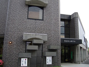 海田町立図書館の外観